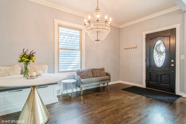 Building Photo - 4024 N Maplewood Ave