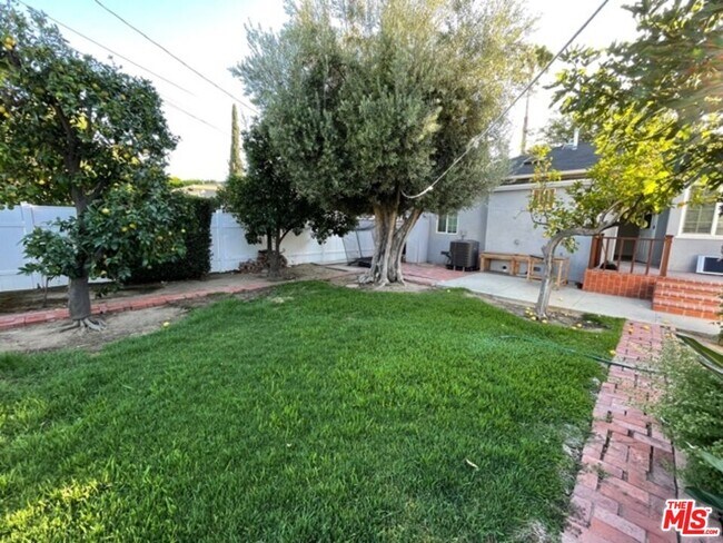 Building Photo - 5346 Rhea Ave