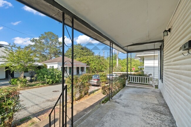 Building Photo - 108 Comer St