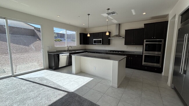 Building Photo - One Story 6-bedroom Home with Attached Casita