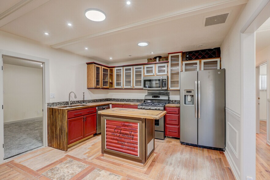 Building Photo - 2327 Fulton St