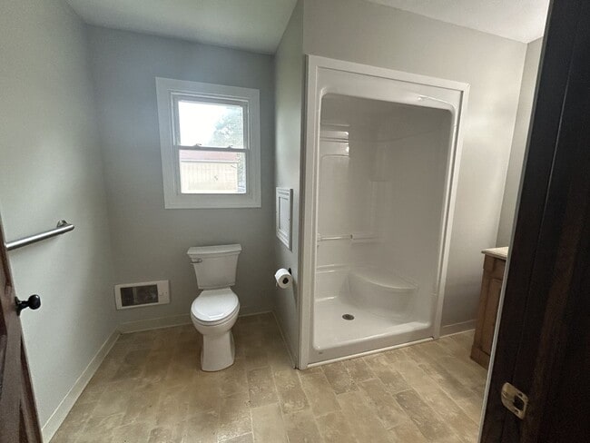 Building Photo - Beautifully Remodeled 3-Bed, 2-Bath Home with Modern Updates