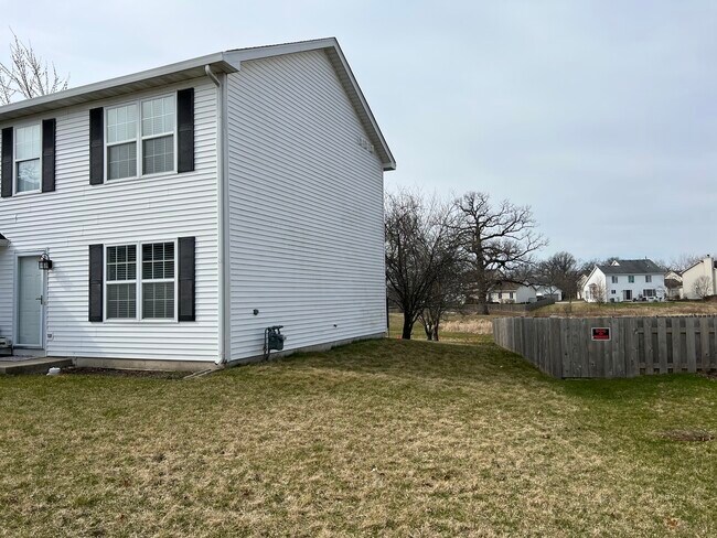 Building Photo - 1327 Fox Chase Dr