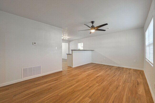 Building Photo - 3732 NW 26th St