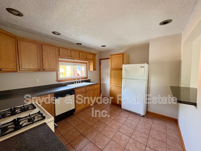 Building Photo - 605 Sackett Ave