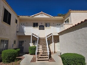 Building Photo - Beautiful 2 Bedroom Condo with Garage!