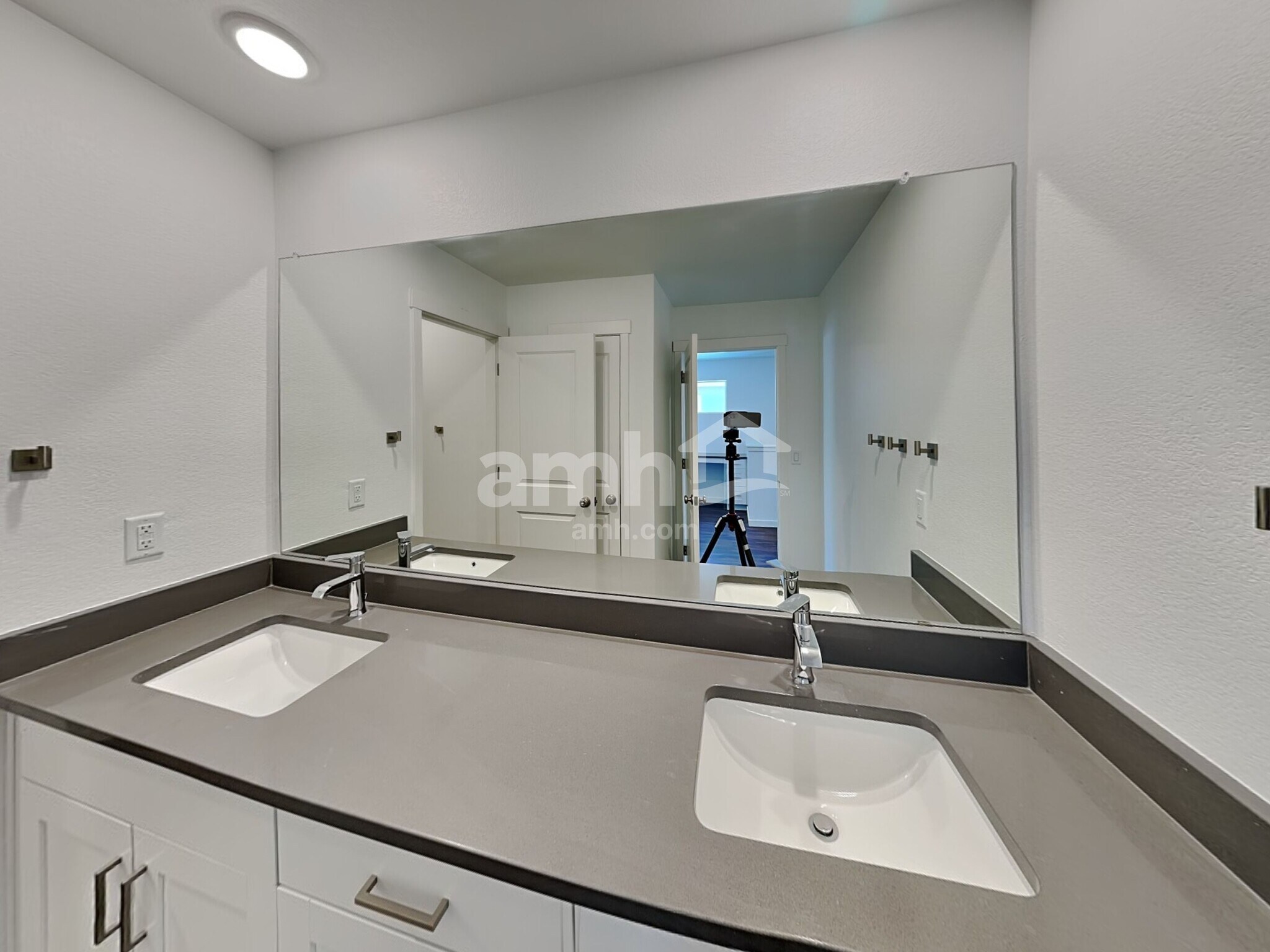 Building Photo - 364 N Addison Way