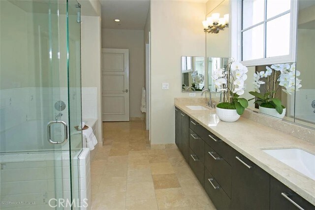 Building Photo - 511 Caruso Ave