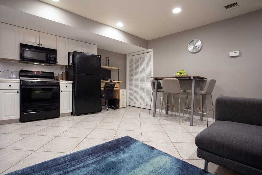 Living room with open kitchen 3 - 309 Manhattan Ave