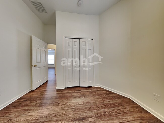 Building Photo - 716 Sid Dr