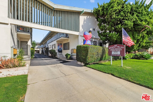 Building Photo - 425 W Regent St