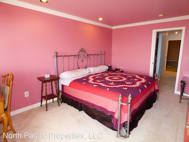 Building Photo - 2 br, 2 bath House - 601 West Mercer Place...