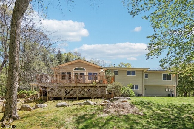 Building Photo - 275 Sycamore Ct