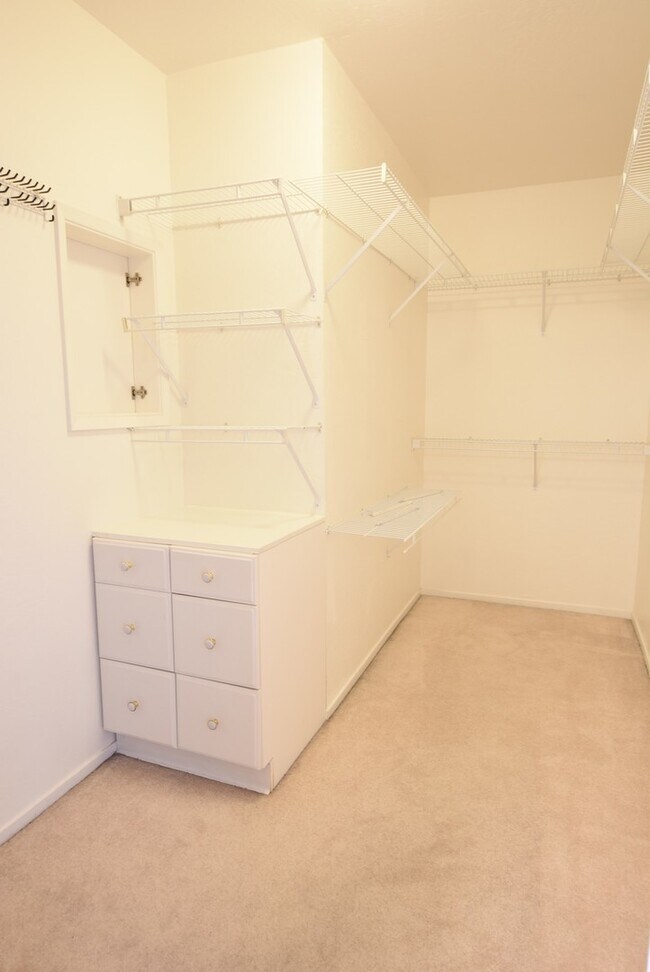 Building Photo - Remodeled & Spacious West San Jose 5 Bedroom 3 Bath Home