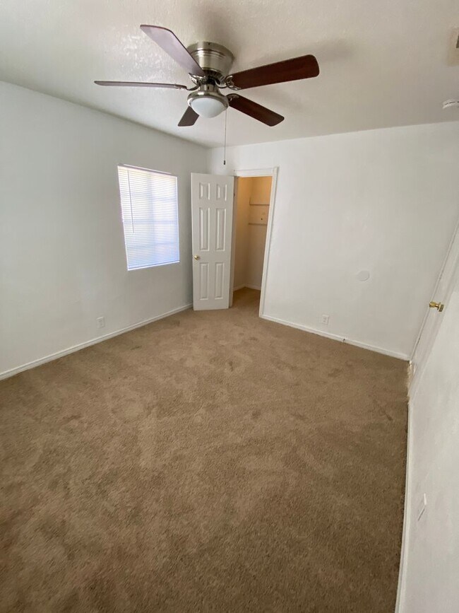 Building Photo - 3p2538
