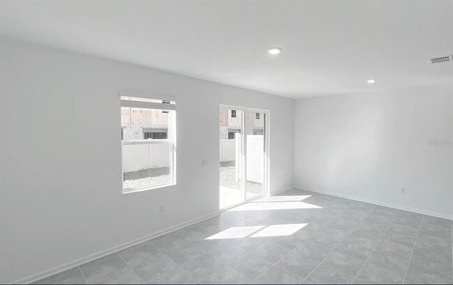 Building Photo - 2562 Skyline Lp
