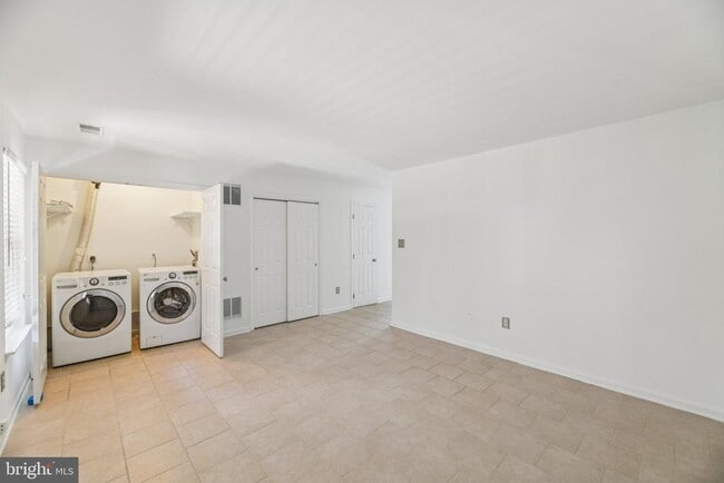 Building Photo - 6330 James Harris Way