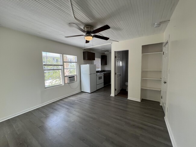 Building Photo - 1709 Mercer Ave