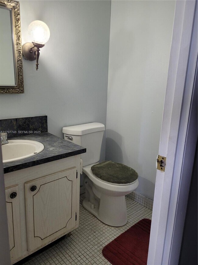 Building Photo - 2025 NE 164th St