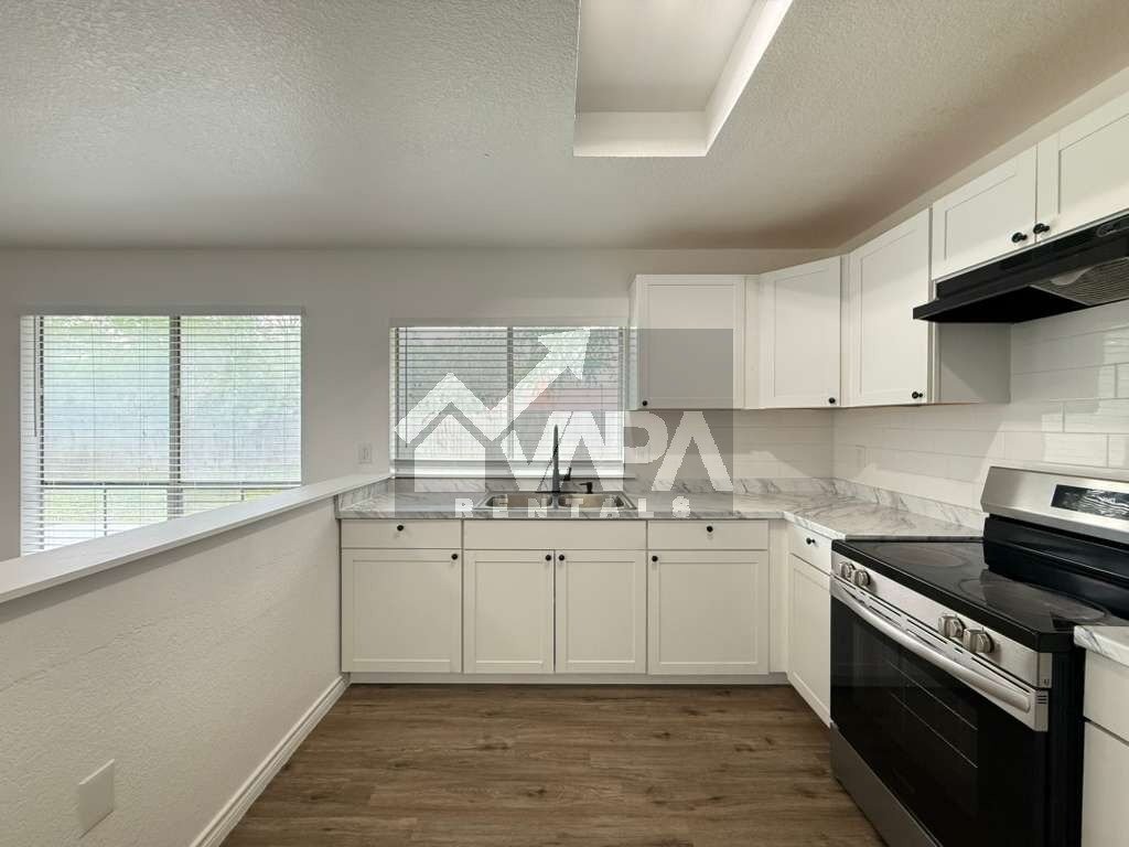 Building Photo - 9702 Hidden Ledge