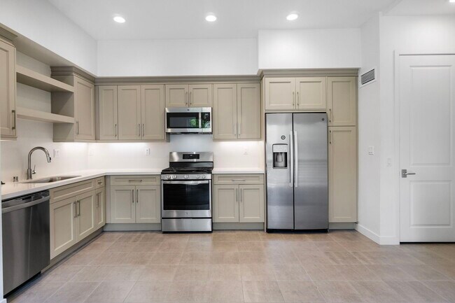 Building Photo - 1632 Doheny Way