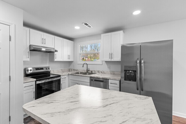 Building Photo - 4915 Darlington Dr