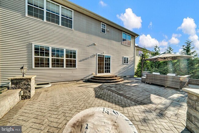 Building Photo - 7 Schenck Ln