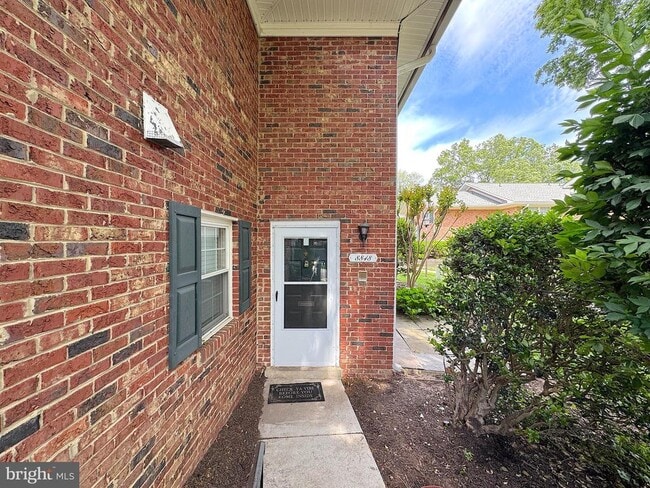Building Photo - 8848 Walutes Cir