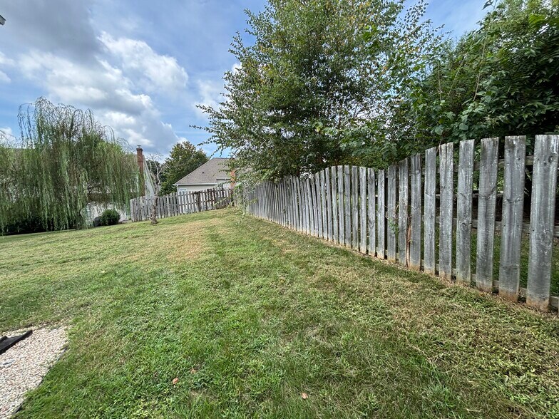 Building Photo - 15938 Wayland Dr