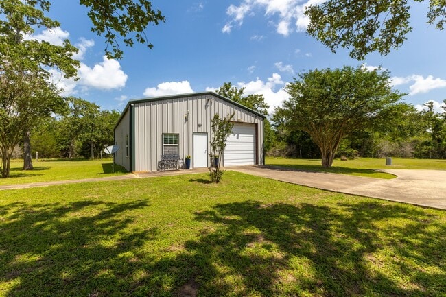 Building Photo - 1072 Papenberg Rd