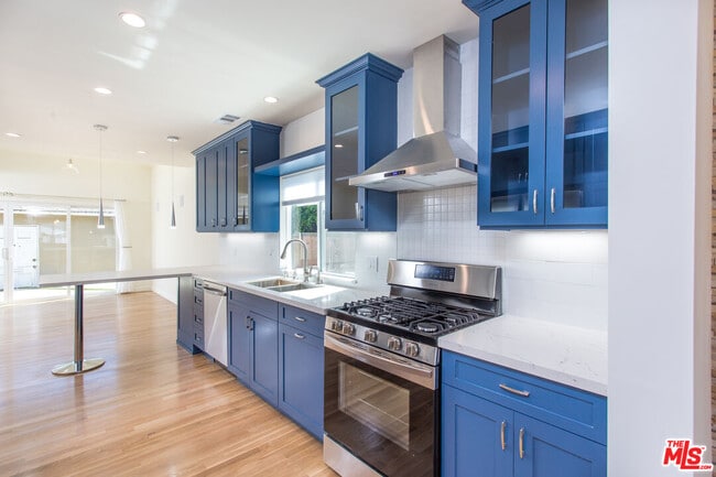 Building Photo - 5400 W 82nd St