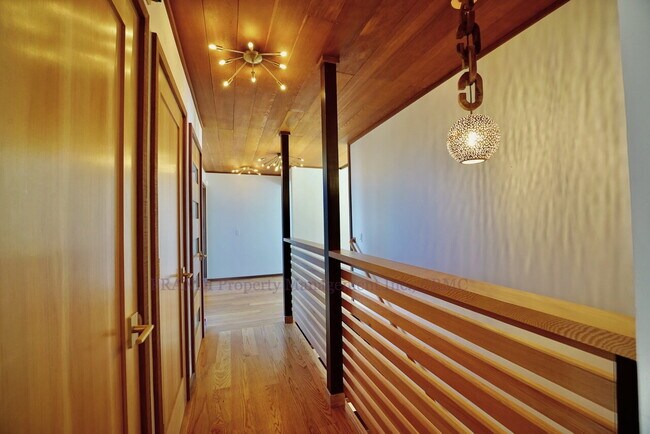 Building Photo - Unmatched Quality and Unparalleled Views F...