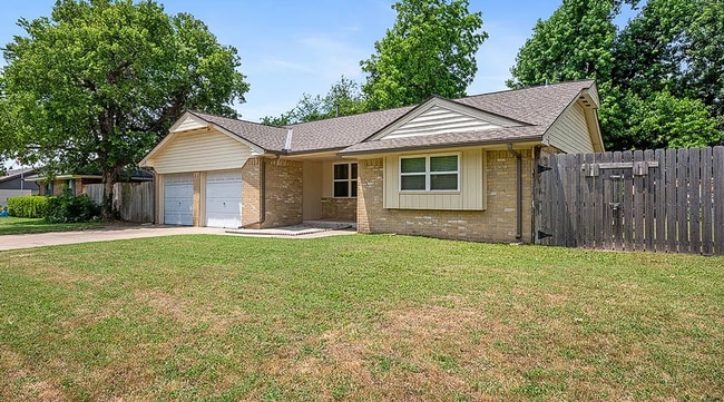 Building Photo - Spacious 3BD, 2BTH Home Right off 12th AVE Minutes from the highway and 5 Minutes from OU Campus!