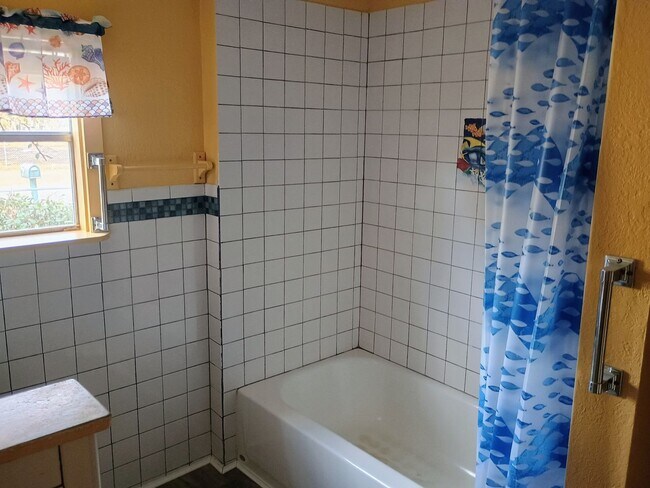 Building Photo - Updated 3 bedroom 2 bath Home for rent