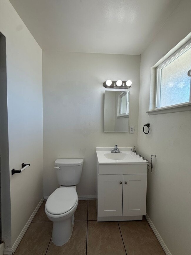 Building Photo - Orcutt Single Story Ranch Style Home Near Waller Park/Highway 135