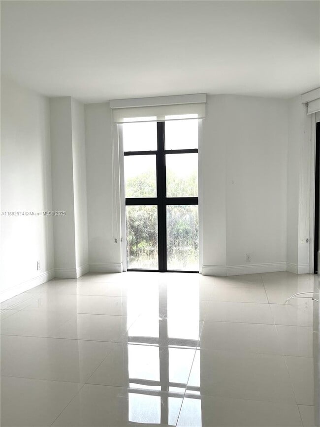 Building Photo - 2000 Towerside Terrace