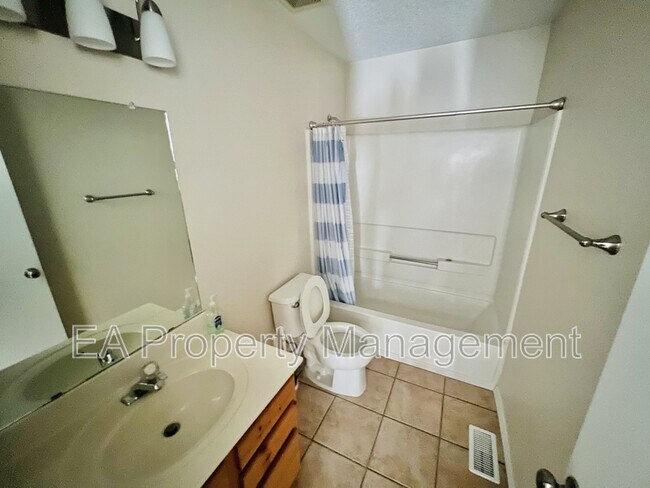 Building Photo - 4257 Altura Mesa Ln NE