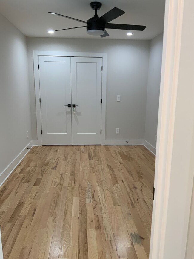 Building Photo - Fabulous Home In West Nashville