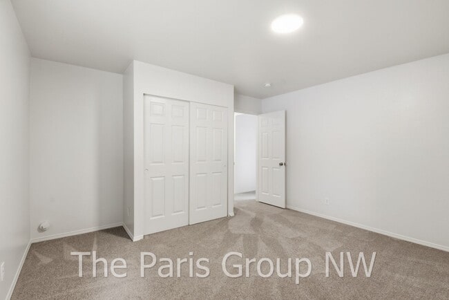 Building Photo - Spectacular Spacious 5BR Home in Sultan * Great Location * New Paint/Flooring/Appliances +++