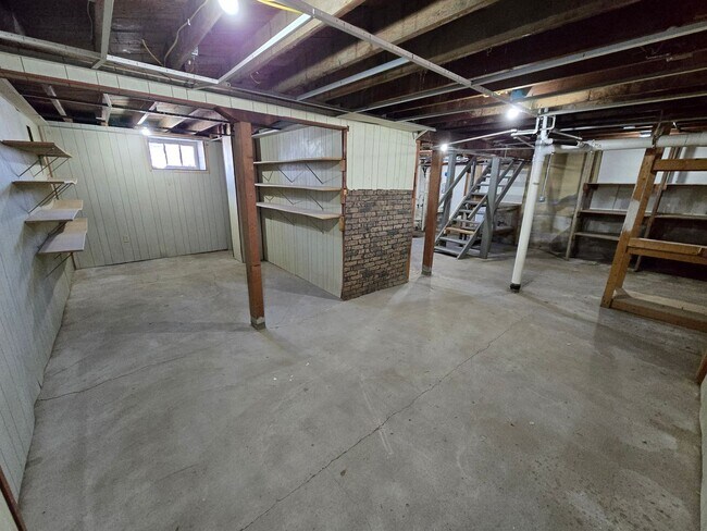 Building Photo - 2-bedroom Bungalow with Spacious Kitchen, Large Covered Porch and Large Garage