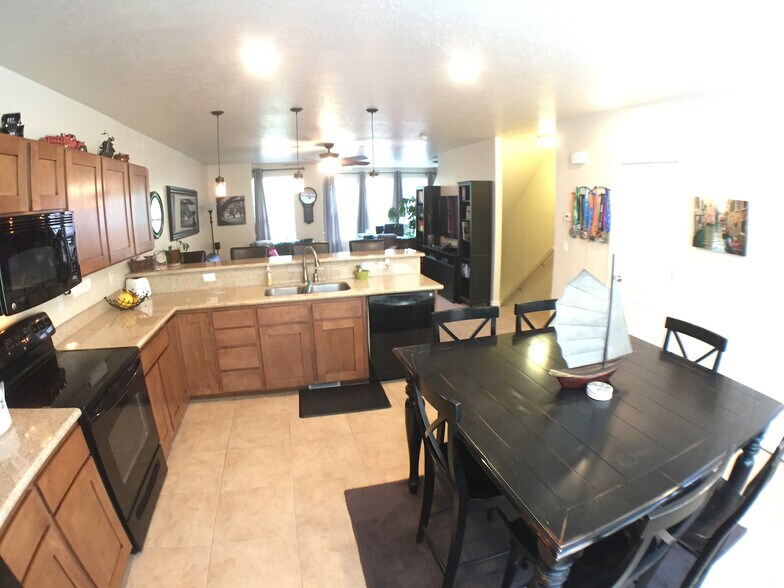 Building Photo - 176 W Barry Links Way