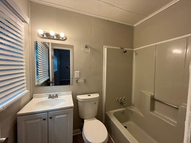 Building Photo - 5897 Leone Dr W