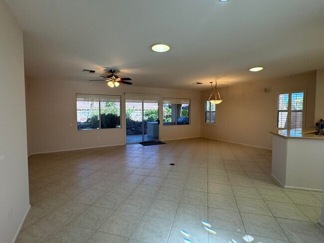 Building Photo - 39354 Falconwood Ct