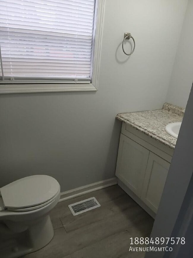 Building Photo - 715 23rd St NW