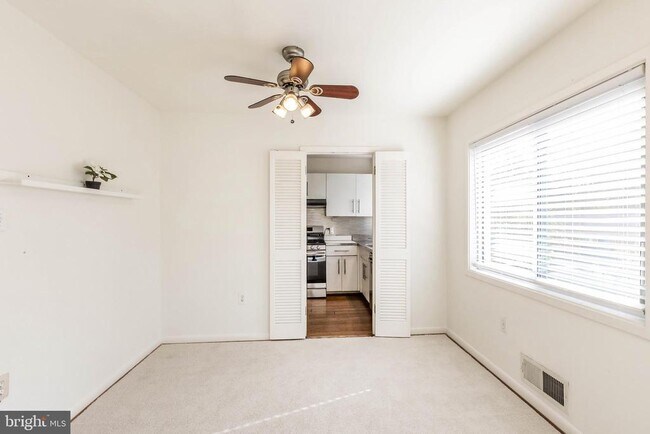 Building Photo - 10650 Weymouth St