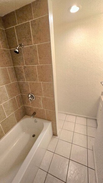 Building Photo - 1210 W Stoneridge Ct