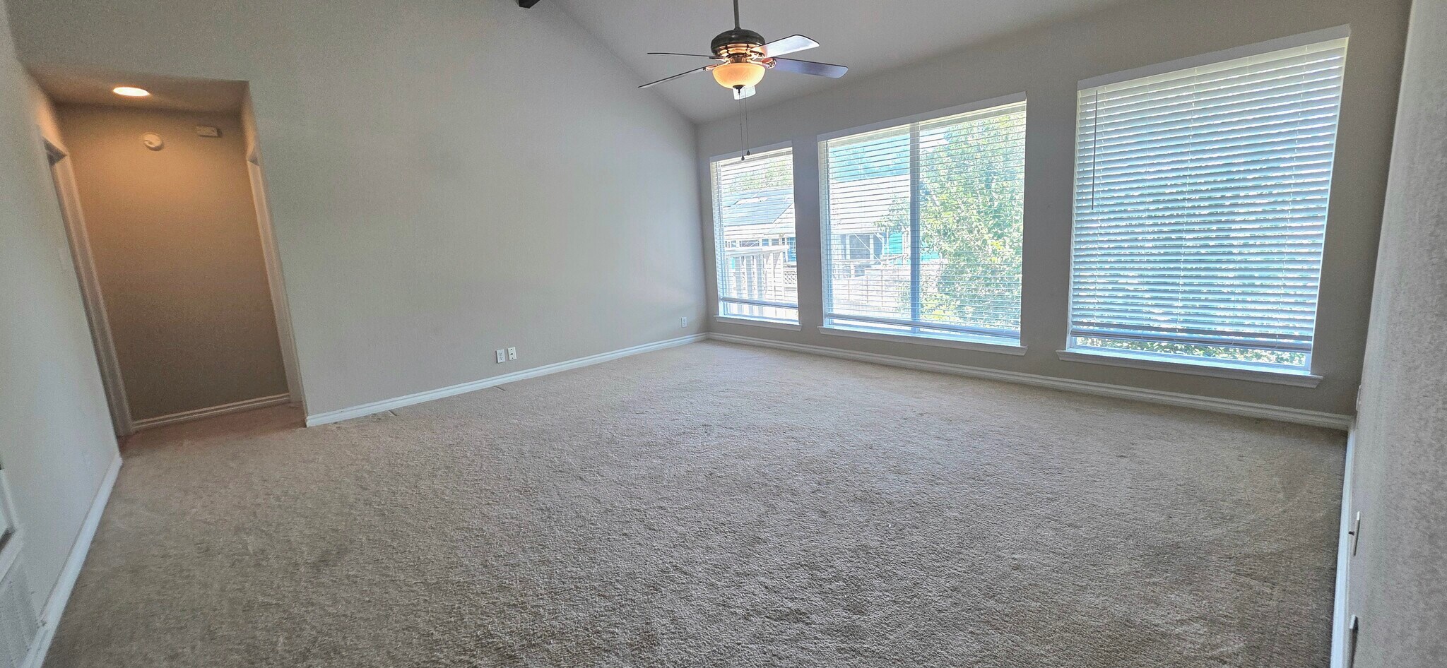Building Photo - 1701 Brokenshoe Dr
