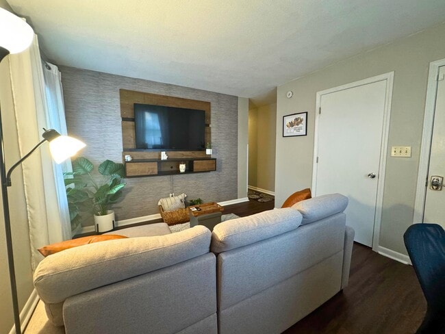 Building Photo - 1205 Carter Rd