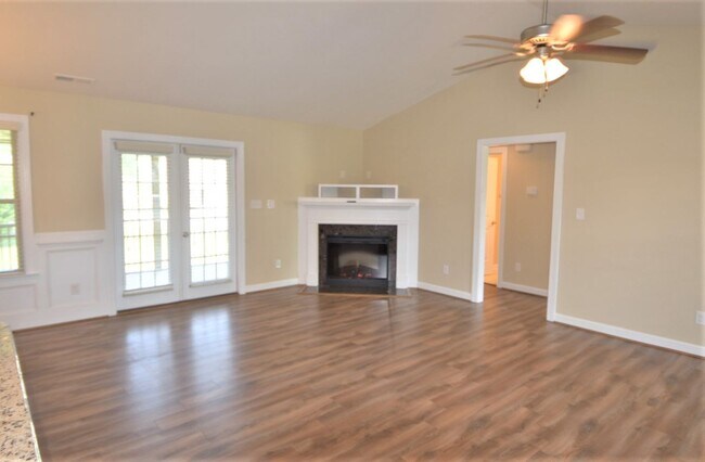 Building Photo - 55 Imperial Dr