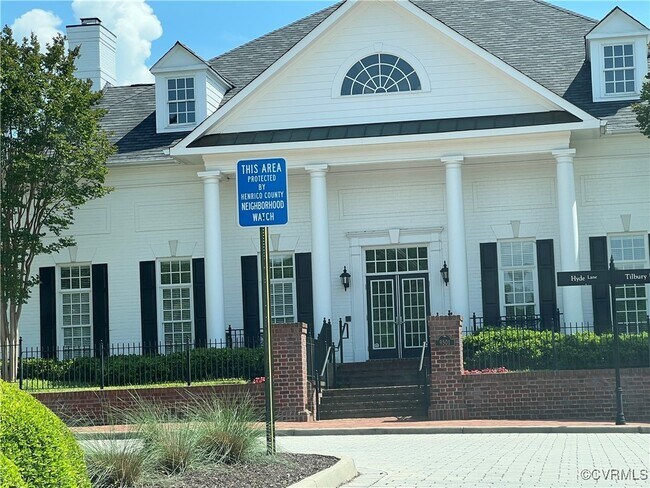 Building Photo - 3924 Village Townes Walk